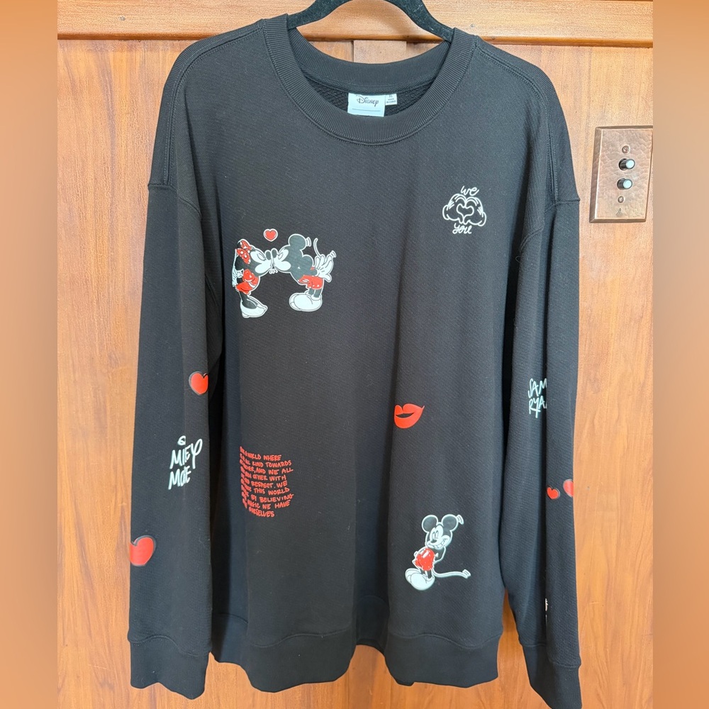 Disney Samii Ryan Black Sweatshirt with Mickey and Minnie Graphics, size XL